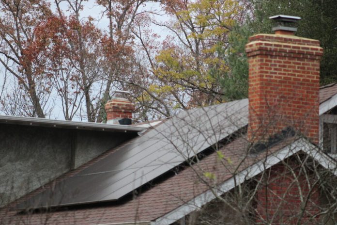 A rooftop in Richmond with solar panels. (Charlie Paullin/Virginia Mercury)